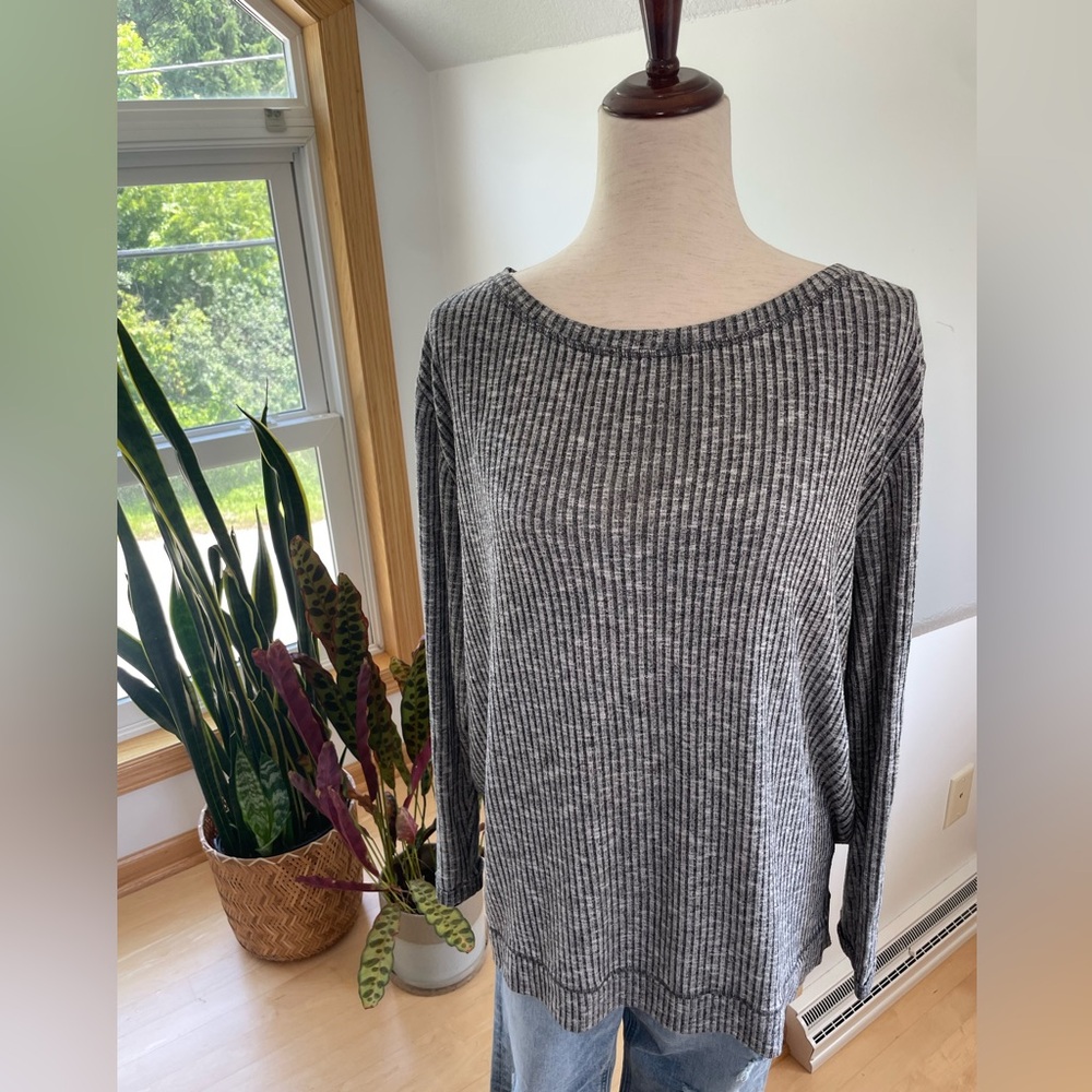H&M : Gray Ribbed Thermal Top - Picture 2 of 7